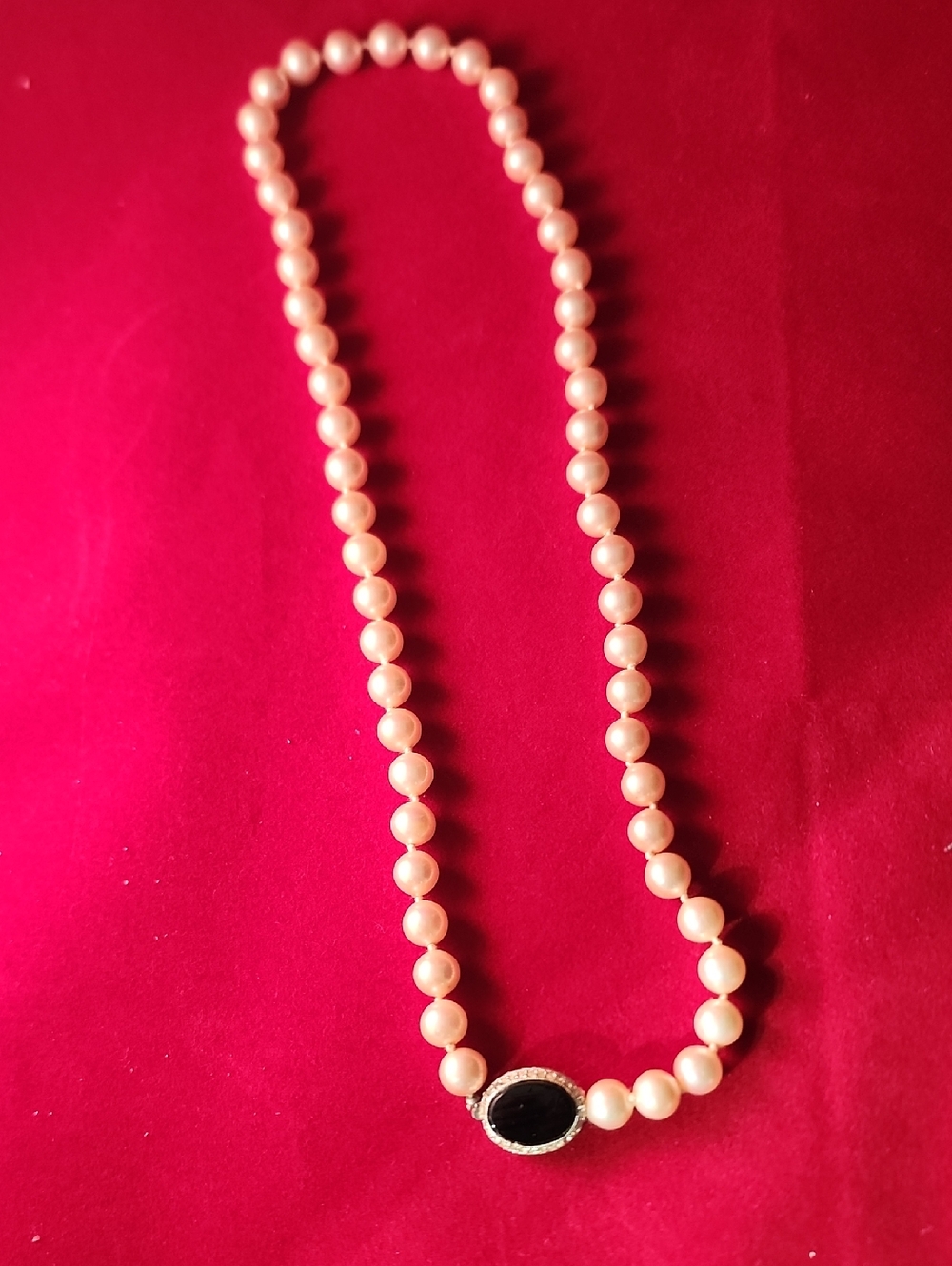 Classic Cream Pearl Necklace with Black Onyx Accent